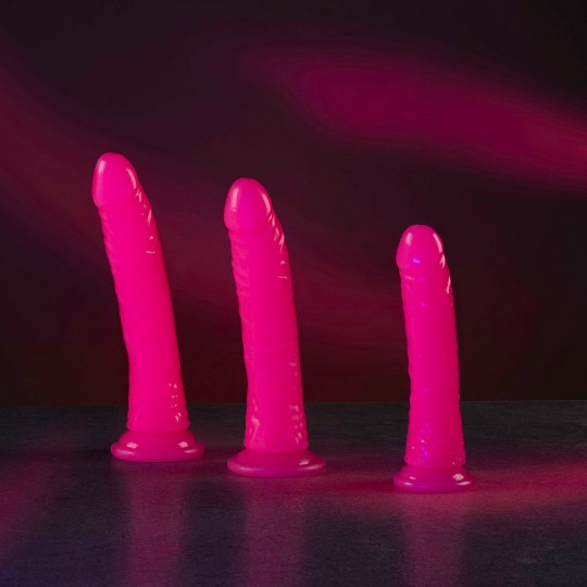 SLIM REALISTIC DILDO WITH SUCTION CUP - GLOW IN THE DARK - 8\&#039;\&#039; / 20 CM