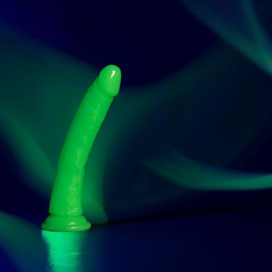 SLIM REALISTIC DILDO WITH SUCTION CUP - GLOW IN THE DARK - 9&#039; / 22,5 CM